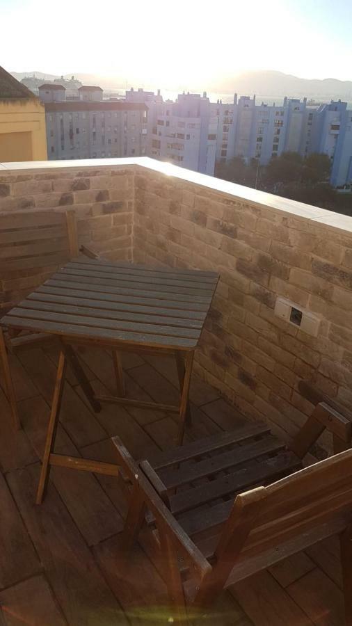 Tiny Apartment On The Roof Touching Gibraltar La Línea de la Concepción Exterior foto